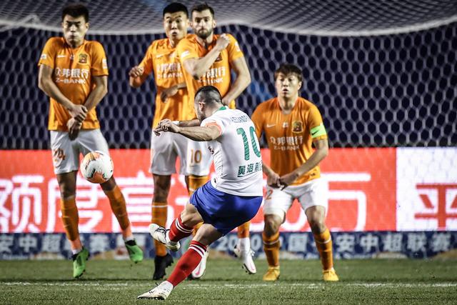 官方：国米与28岁邓弗里斯续约至2028年6月